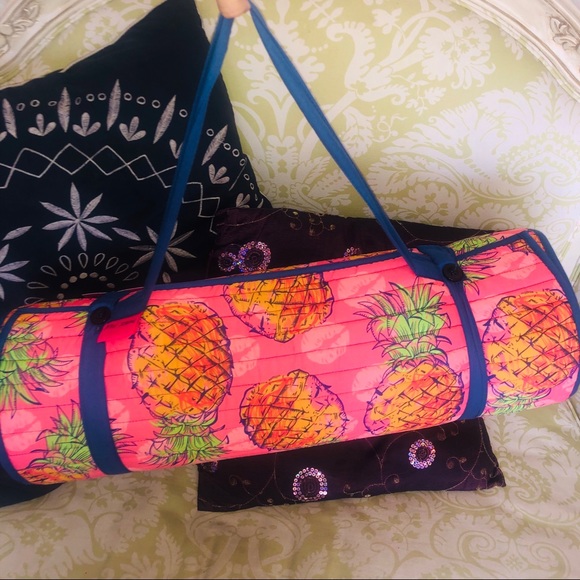 💓Betsey Johnson Beach Mat Pool PineapplesTropical - Picture 4 of 7